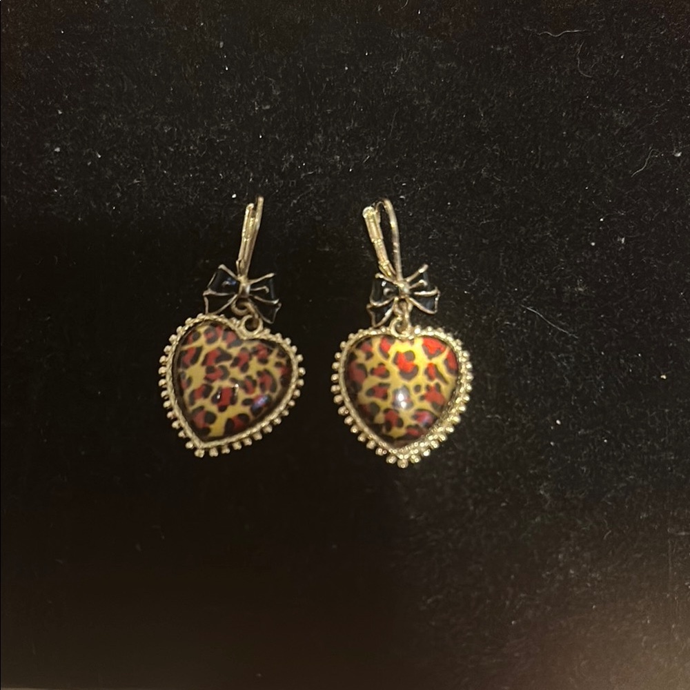 Betsey Johnson Gold Leopard Heart Earrings - Picture 1 of 1